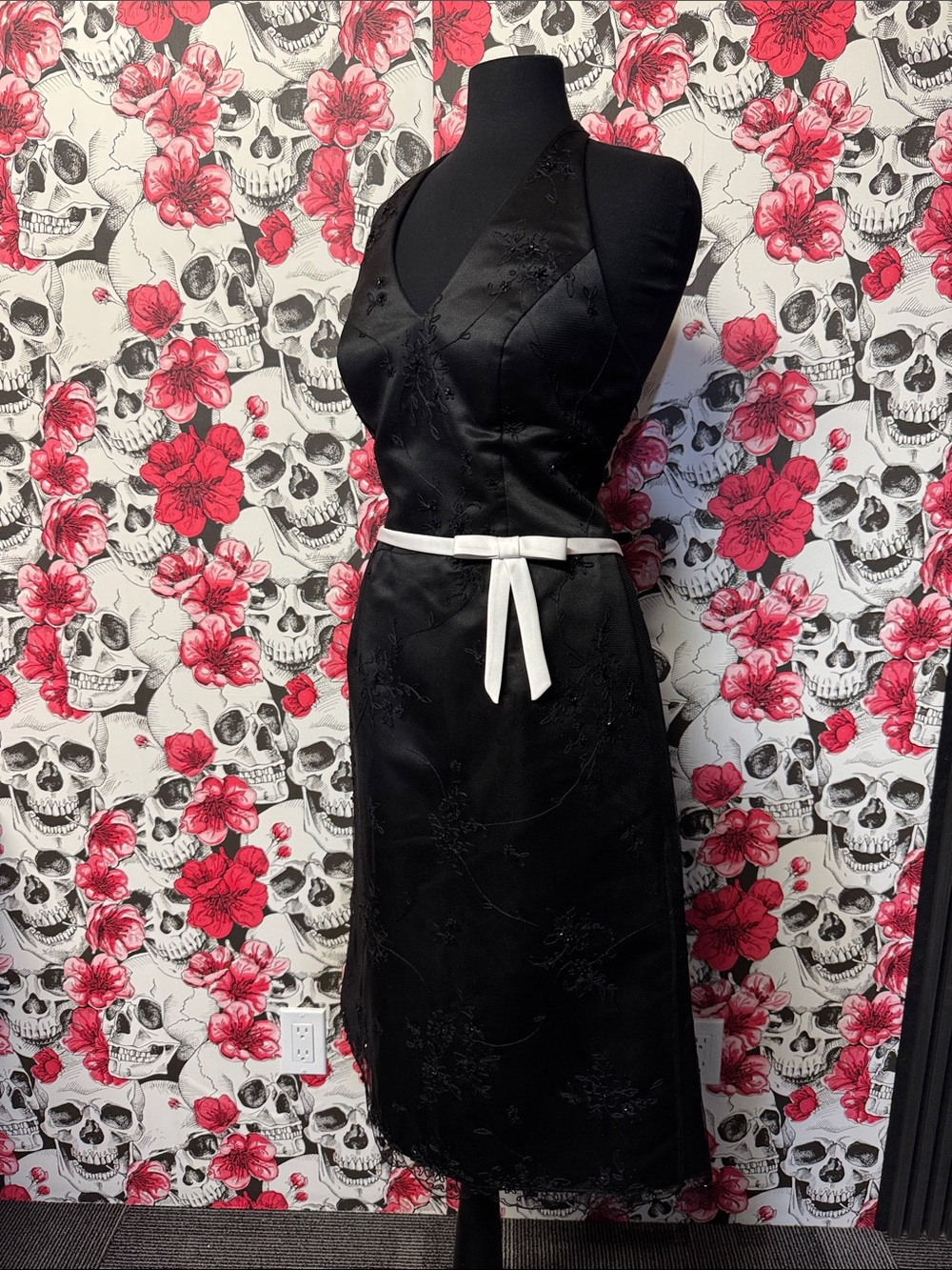 Black Sleeveless V-Neck Midi Dress with White Tie Belt